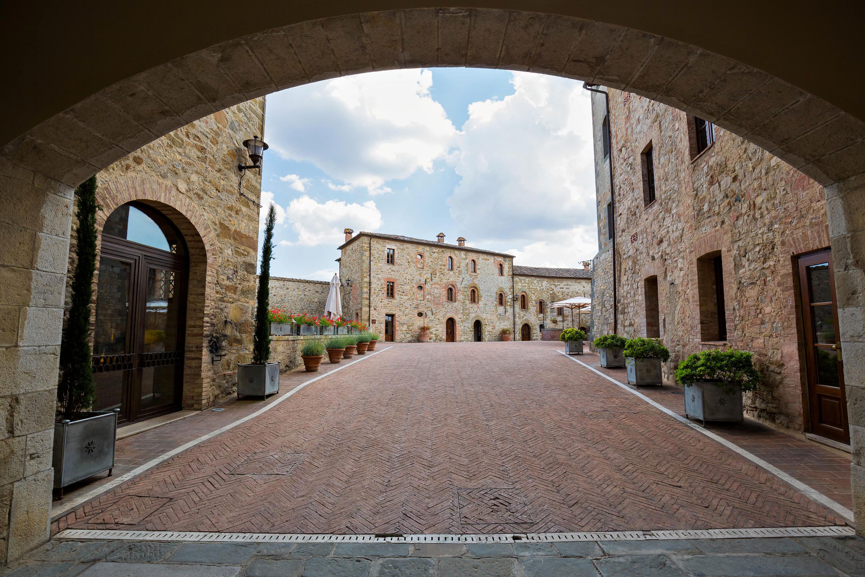 Castel Monastero - The Leading Hotels Of The World Castelnuovo Berardenga Eksteriør bilde